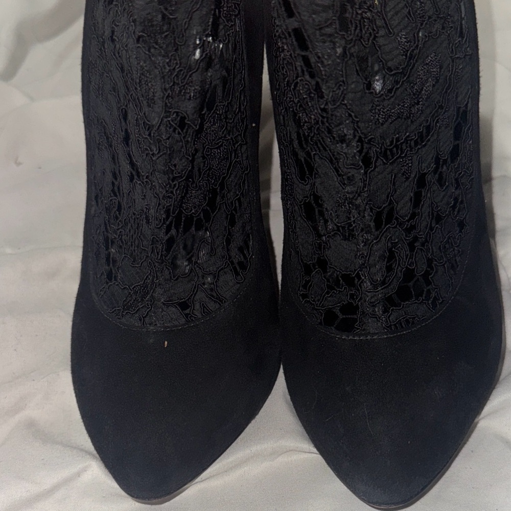 ❤️🔥AUTHENTIC🔥❤️Dolce & Gabbana Black sued and lace booties. - Picture 12 of 12
